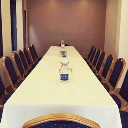 Yerandwane Hotel Ashoka, Pune מראה חיצוני תמונה