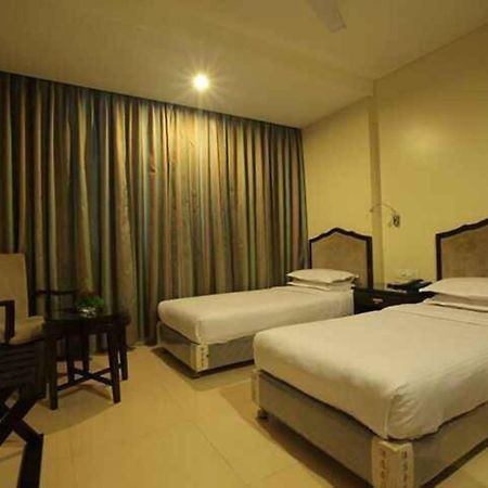 Yerandwane Hotel Ashoka, Pune מראה חיצוני תמונה