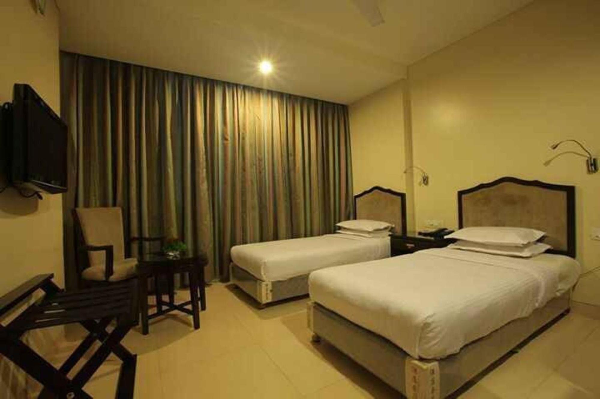 Yerandwane Hotel Ashoka, Pune מראה חיצוני תמונה